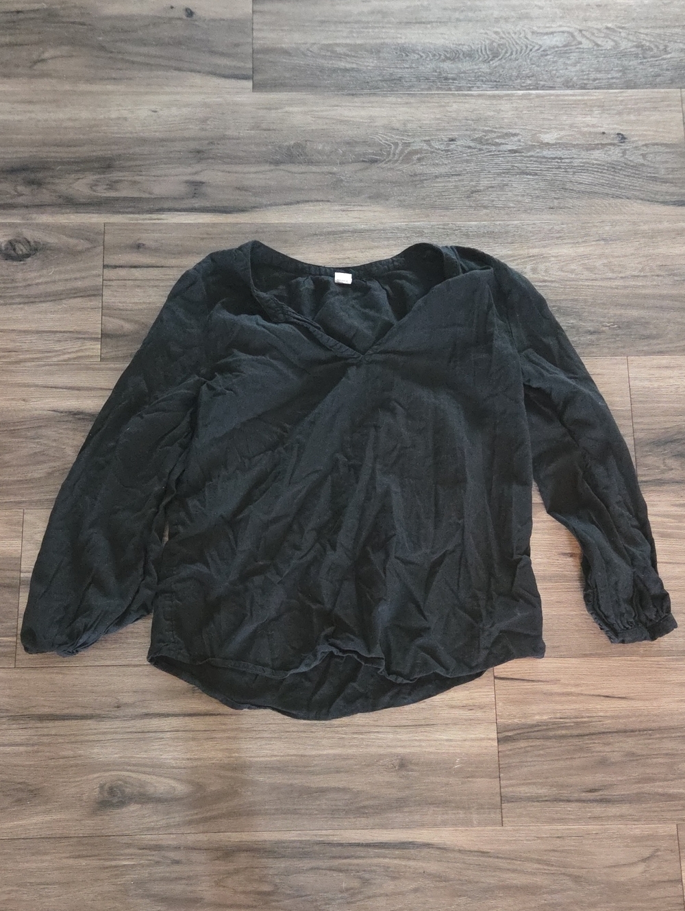 Women's Black V-Neck Long-Sleeve Top